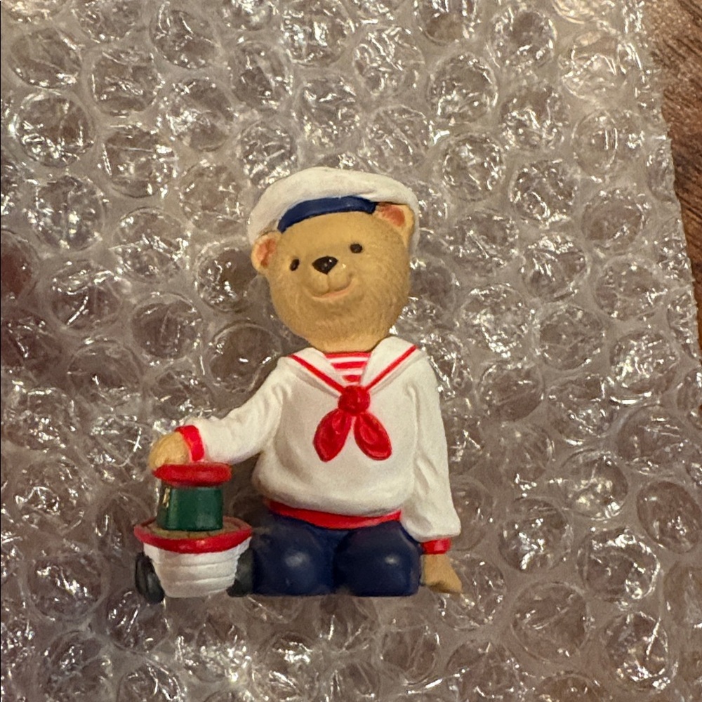 Hallmark The Bearingers Ornament Set - Red and Gold - Picture 4 of 6